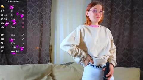 Snapshot of consuelaawkward chatting on December 1, 1:16 pm consuelaawkward online show from December 1, 1:16 pm