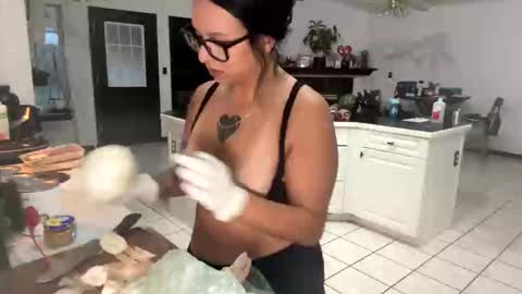 Snapshot of controllercutie chatting on September 14, 11:59 pm controllercutie online show from September 14, 11:59 pm