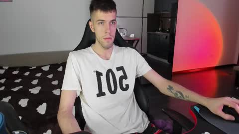 Snapshot of cookies_boys chatting on March 8, 8:57 pm cookies_boys online show from March 8, 8:57 pm