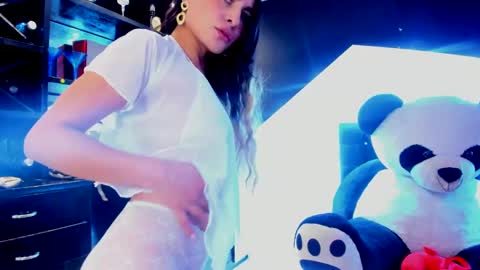 Coral  online show from February 1, 3:07 pm