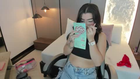 Snapshot of coral_rosse_ chatting on November 24, 8:19 pm C O R A L online show from November 24, 8:19 pm