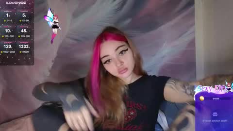 Snapshot of coralie20 chatting on March 4, 9:18 am coralie20 online show from March 4, 9:18 am