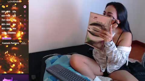 coraline2911 online show from December 20, 11:00 am