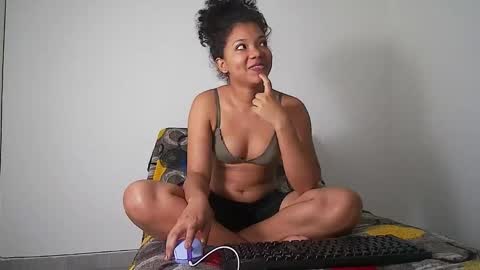 coraline_777 online show from November 16, 9:31 pm