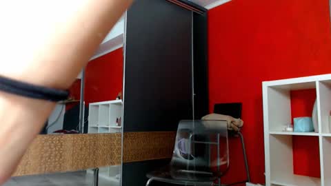 Snapshot of corinnefelicity chatting on December 16, 7:02 am Glorya online show from December 16, 7:02 am