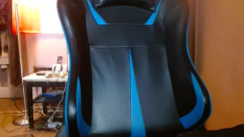 Snapshot of cosmicjones88 chatting on December 25, 2:13 pm cosmicjones88 online show from December 25, 2:13 pm