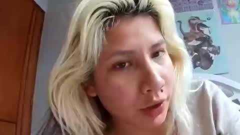 Snapshot of cosmowanda27 chatting on October 16, 8:10 pm cosmowanda27 online show from October 16, 8:10 pm