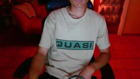 Snapshot of couldbesleeping chatting on November 17, 6:30 am couldbe online show from November 17, 6:30 am