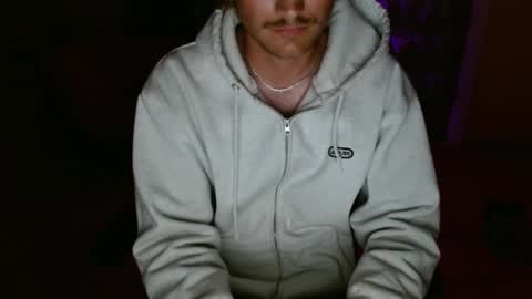 Snapshot of couldbesleeping chatting on December 18, 3:01 am couldbe online show from December 18, 3:01 am