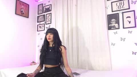 Snapshot of coupsextop chatting on December 17, 5:18 am Juli and Liam online show from December 17, 5:18 am