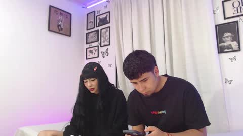 Snapshot of coupsextop chatting on December 23, 4:44 am Juli and Liam online show from December 23, 4:44 am