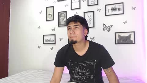 Snapshot of coupsextop chatting on January 17, 11:17 am Juli and Liam online show from January 17, 11:17 am