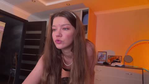 Snapshot of coyness_geneva chatting on December 8, 11:14 am Geneva online show from December 8, 11:14 am