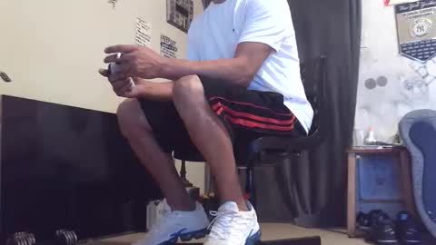 Snapshot of crazy4feetmanic chatting on November 27, 1:40 am drbucknaked online show from November 27, 1:40 am