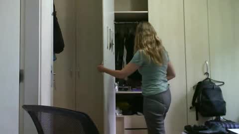 Anny online show from January 29, 2:10 pm