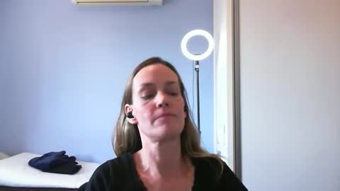 Anny online show from November 12, 3:45 pm