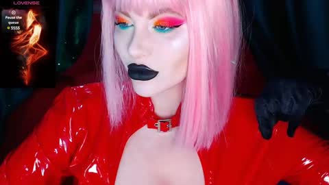 Roxy online show from December 7, 1:40 pm