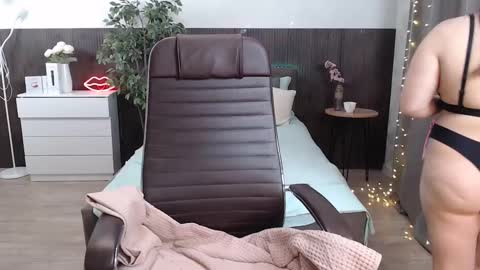 Crazyy Girl  online show from December 22, 8:49 am