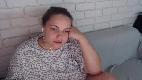 Crazyy Girl  online show from October 21, 4:30 pm