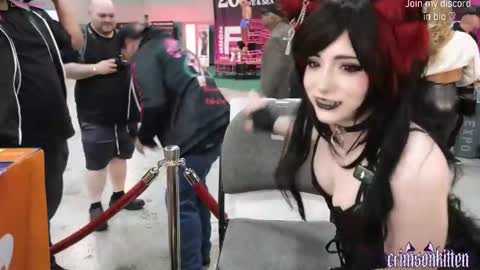 Snapshot of crimsonkitten chatting on October 25, 6:13 pm Crimson Kitten online show from October 25, 6:13 pm