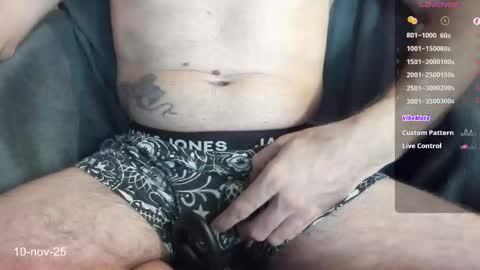 Snapshot of crissstud chatting on November 10, 6:34 am Criss online show from November 10, 6:34 am