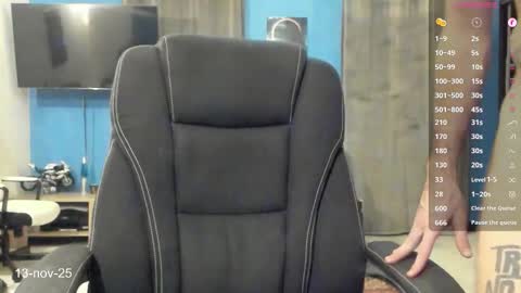 Snapshot of crissstud chatting on November 12, 11:36 pm Criss online show from November 12, 11:36 pm