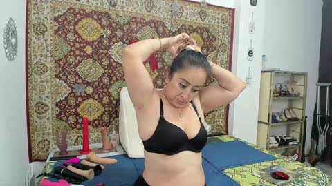 Snapshot of cristal_18xxx chatting on January 4, 7:23 pm Cristal online show from January 4, 7:23 pm