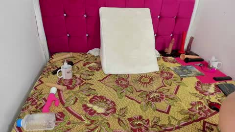 Snapshot of cristal_18xxx chatting on January 25, 12:48 am Cristal online show from January 25, 12:48 am