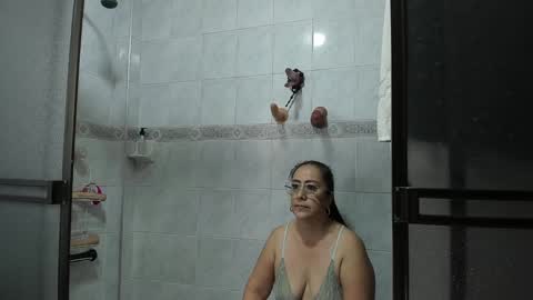 Snapshot of cristal_18xxx chatting on February 9, 3:22 am Cristal online show from February 9, 3:22 am