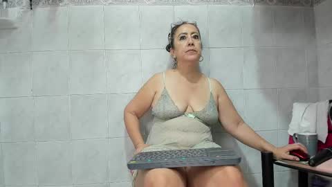 Snapshot of cristal_18xxx chatting on February 9, 6:47 pm Cristal online show from February 9, 6:47 pm