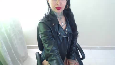 Snapshot of cristal_jayan chatting on December 2, 4:31 pm HI online show from December 2, 4:31 pm