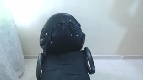 Snapshot of cristal_jayan chatting on January 23, 10:11 pm HI online show from January 23, 10:11 pm