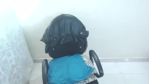 Snapshot of cristal_jayan chatting on October 4, 9:24 pm HI online show from October 4, 9:24 pm