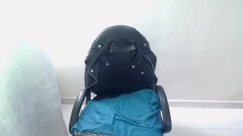 Snapshot of cristal_jayan chatting on December 4, 5:10 pm HI online show from December 4, 5:10 pm