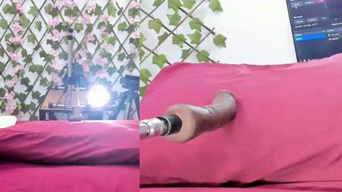 cristal_thompson_ online show from September 12, 12:05 pm