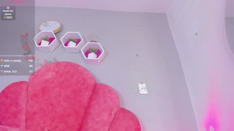 Nicole  Connection time 220pm-910pmCol online show from January 16, 10:44 pm