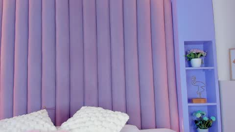 Nicole  Connection time 220pm-910pmCol online show from February 1, 7:44 pm