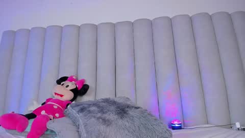 Nicole  Connection time 220pm-910pmCol online show from February 11, 10:28 pm