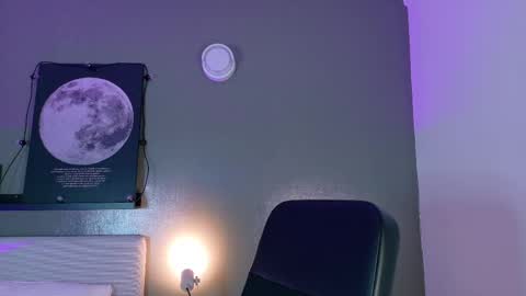 Nicole  Connection time 220pm-910pmCol online show from September 19, 7:47 pm