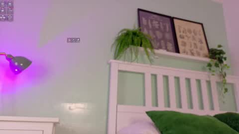 Nicole  Connection time 220pm-910pmCol online show from September 26, 7:40 pm