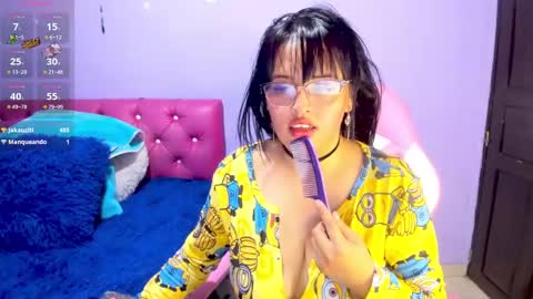 Snapshot of cristaln07 chatting on February 13, 1:40 am Natis online show from February 13, 1:40 am