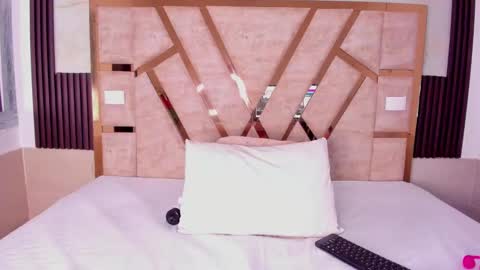 cristin  online show from September 17, 7:04 pm