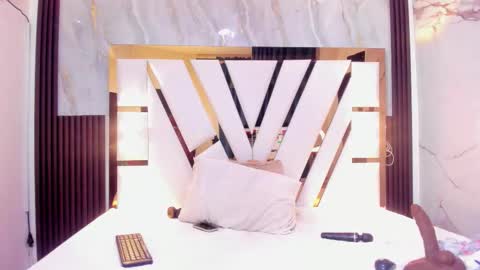 cristin  online show from November 5, 7:08 am