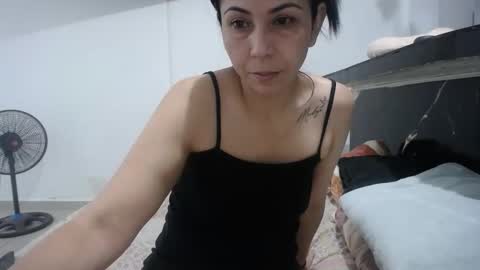 crisyoha4020 online show from October 6, 5:49 am