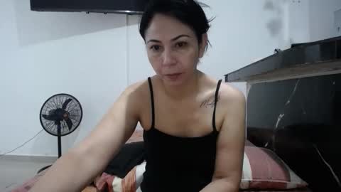 crisyoha4020 online show from October 18, 8:09 pm