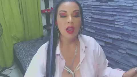 Snapshot of cruela_deviil chatting on February 20, 7:34 am cruela_deviil online show from February 20, 7:34 am