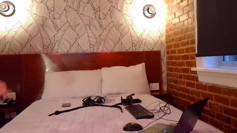 Snapshot of cruellacuck chatting on December 8, 12:51 am CruellaCuck online show from December 8, 12:51 am