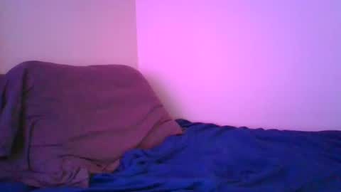 Snapshot of crush380 chatting on December 6, 11:25 pm Crush380 online show from December 6, 11:25 pm