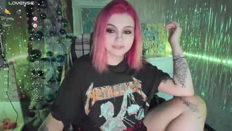 Snapshot of cryptobjgirlv2 chatting on December 6, 11:11 am Lilith online show from December 6, 11:11 am