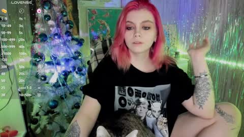 Snapshot of cryptobjgirlv2 chatting on December 9, 1:45 pm Lilith online show from December 9, 1:45 pm